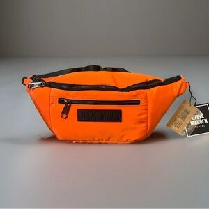 Steve Madden NWT large Orange Bplazza sling for travel...retail‎ $88